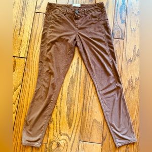 Super soft and lightweight Jolt Brand Faux suede look